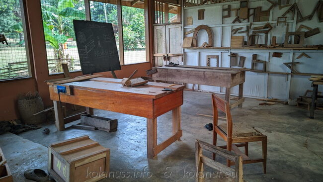 Ghanaian woodworking school: Crafting with mango, kola, and other tropical hardwoods